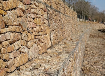 Mua rọ đá kè bờ đê tại Thái Bình